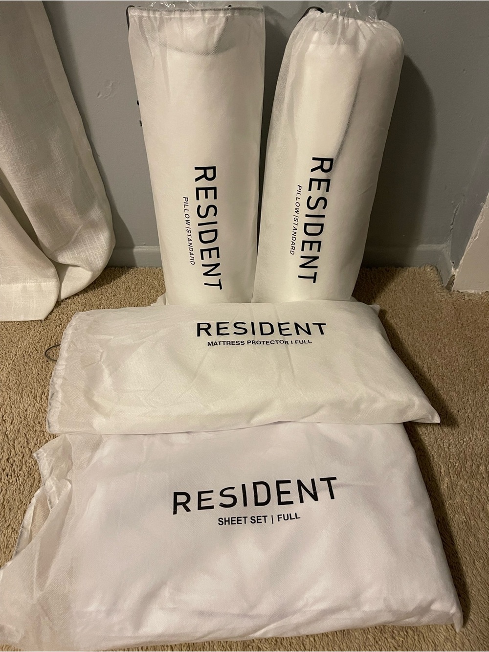 Resident Full White Bedding Set with Pillows